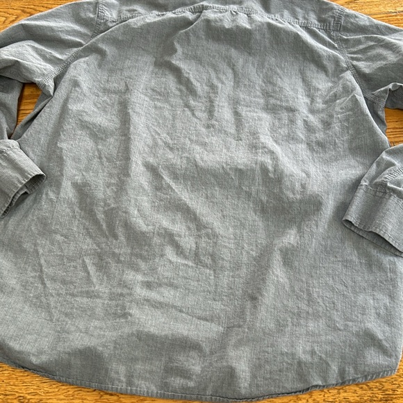 CHAPS brand gray long sleeve shirt. Casual style button down. Size XL. - Picture 4 of 6